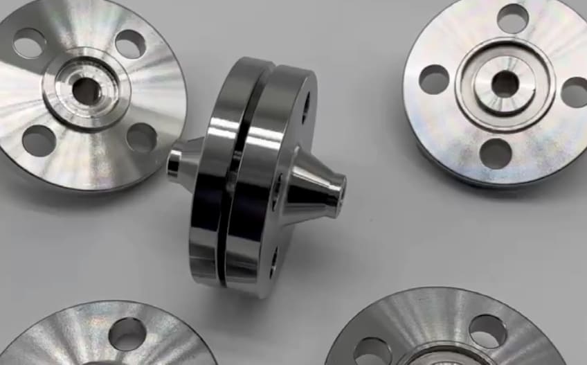 Flanges made of hastelloy