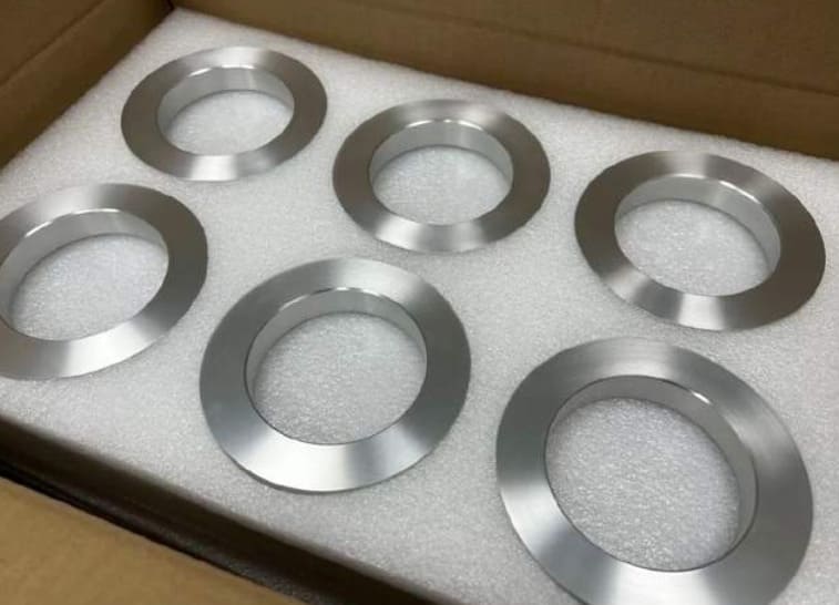 Round aluminum parts with a high surface finish