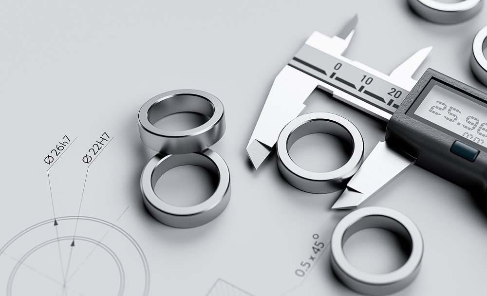 Using a vernier caliper to measure the accuracy of the part